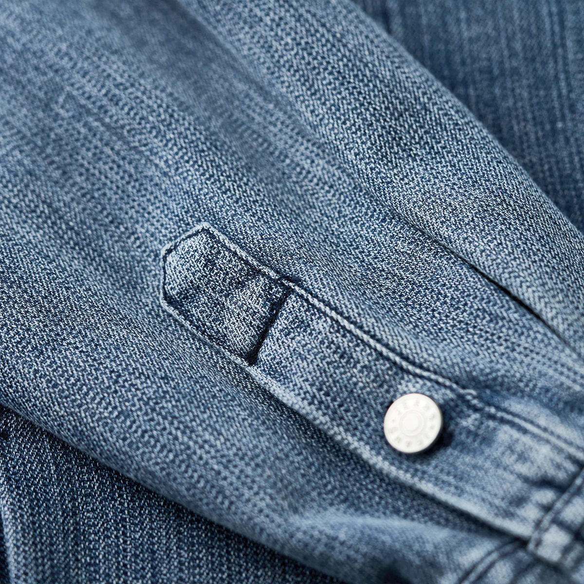 つまみステッチ加工 ウォッシュデニム長袖シャツ - Image 14