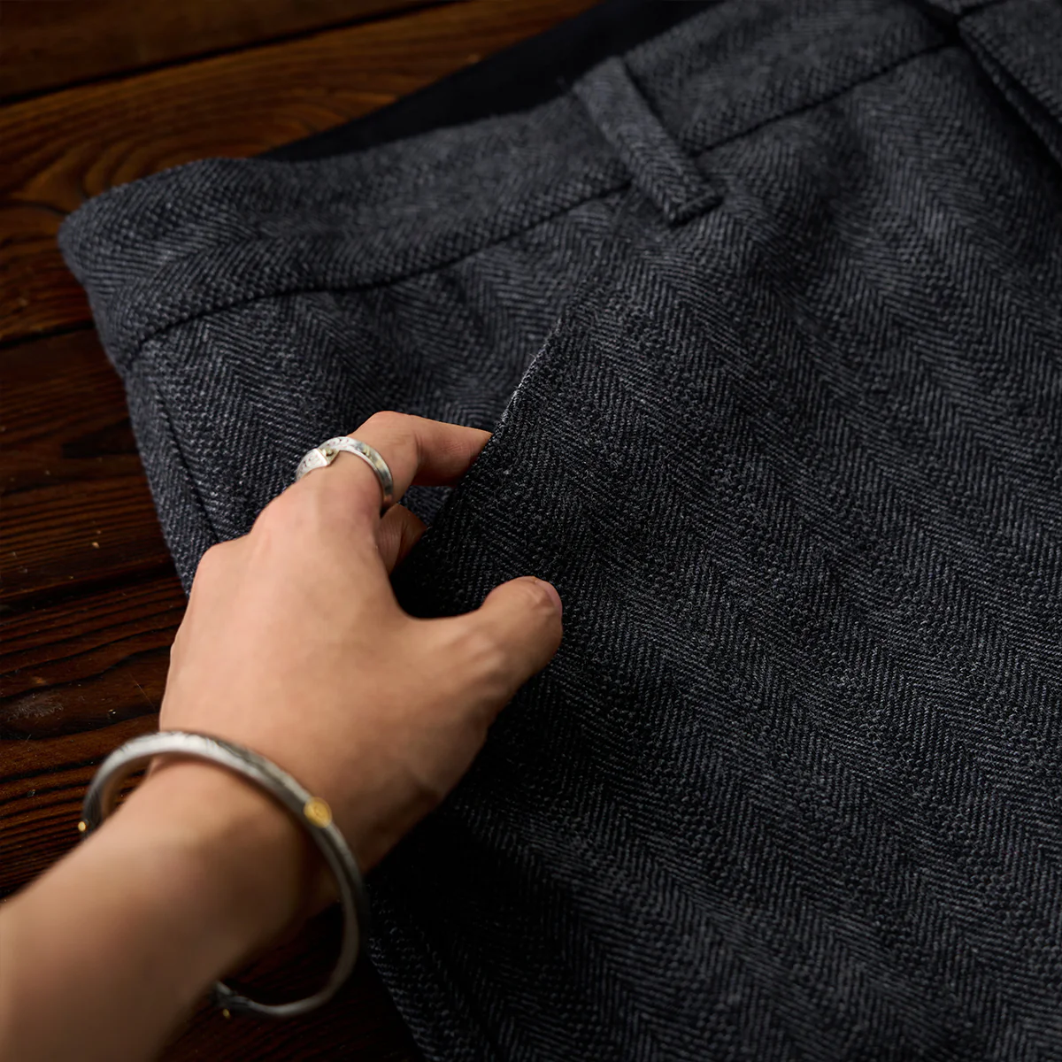 Business&Casual　ウール混ヘリンボーンツイルスラックス - Image 10