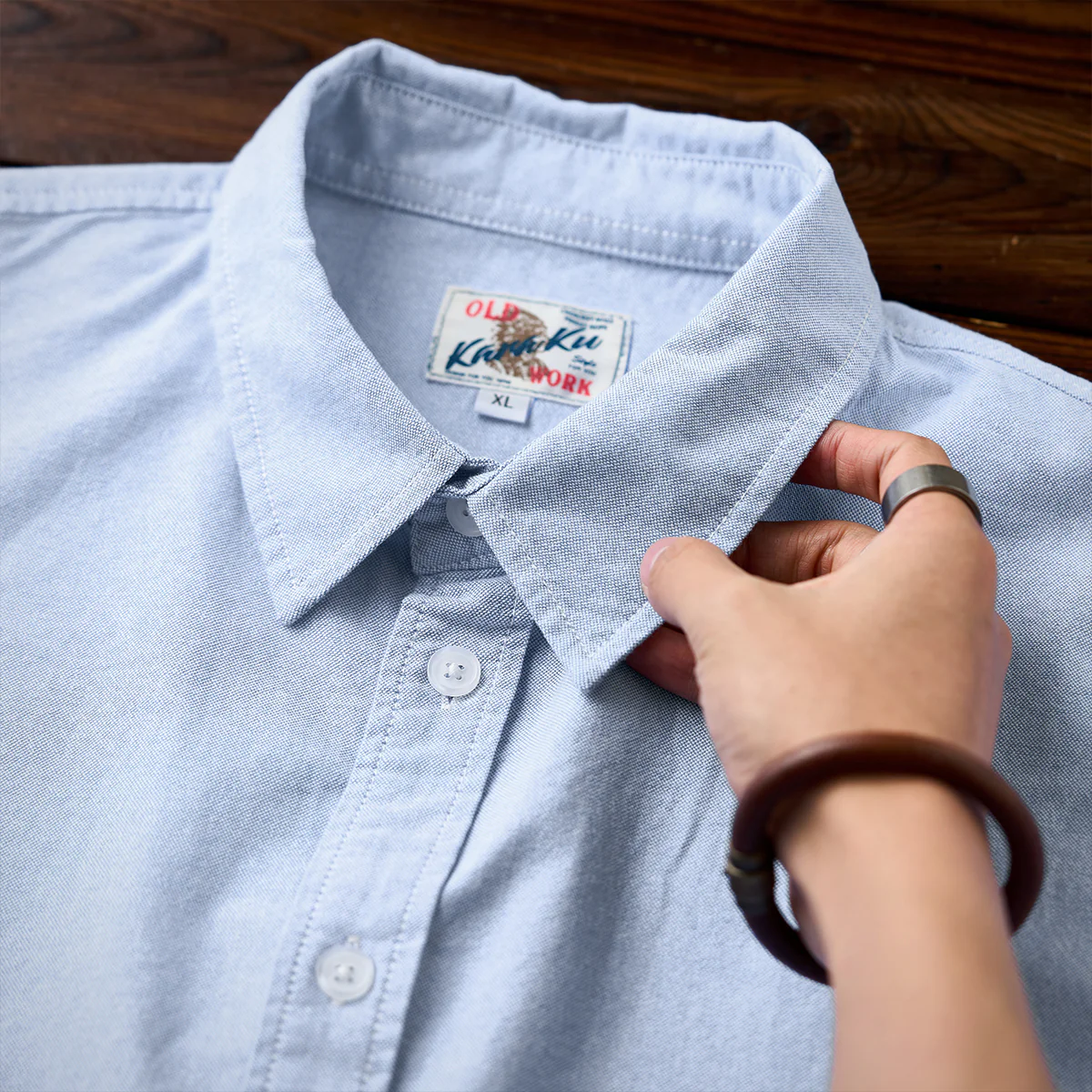 Cleanfit　赤ヒモ付き　刺繍入りオックスフォード長袖シャツ - Image 15