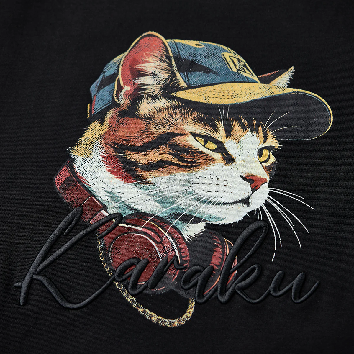 「猫ラッパー」クラックプリント&KaraKu刺繡入りコットンTee - Image 12