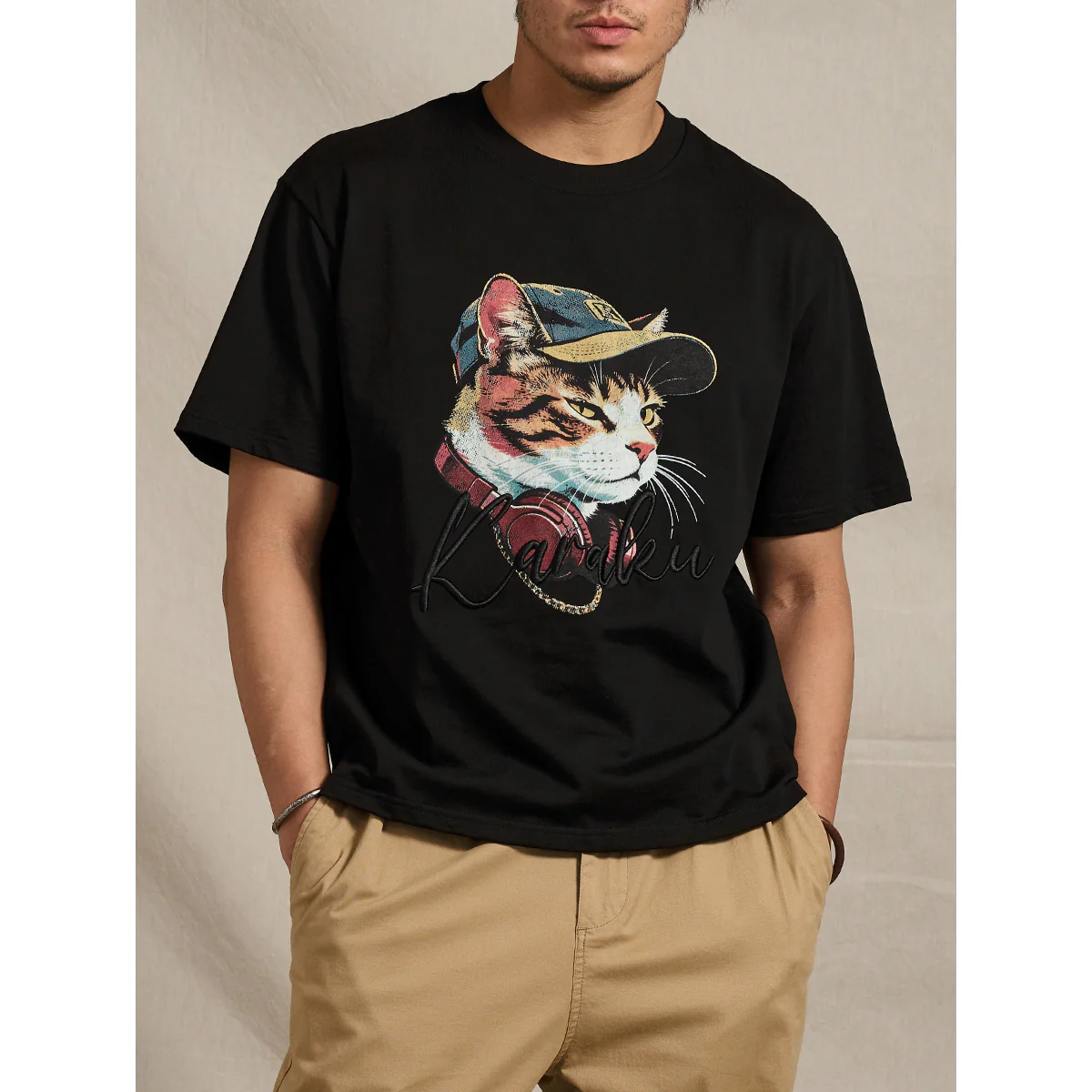 「猫ラッパー」クラックプリント&KaraKu刺繡入りコットンTee - Image 6