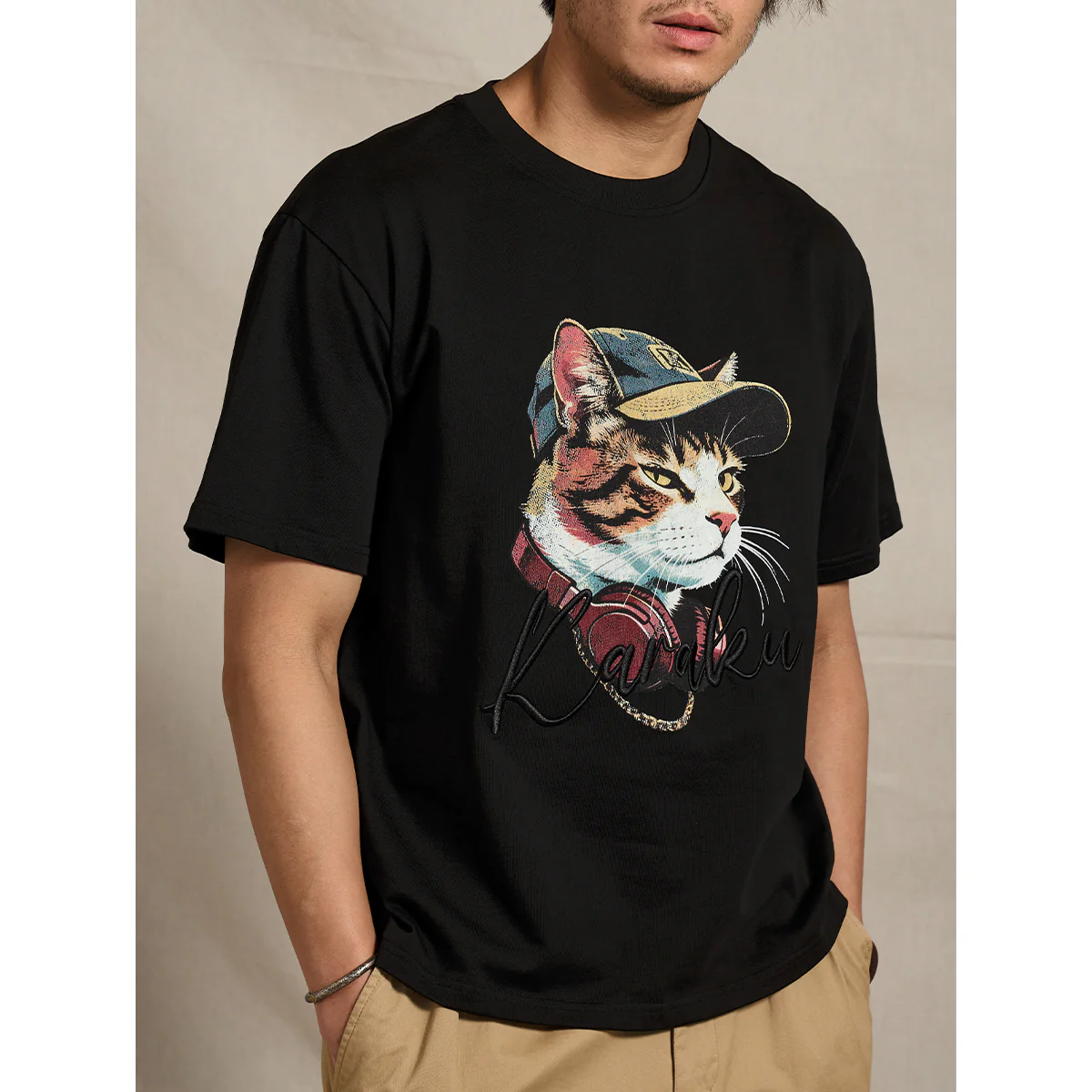 「猫ラッパー」クラックプリント&KaraKu刺繡入りコットンTee - Image 7