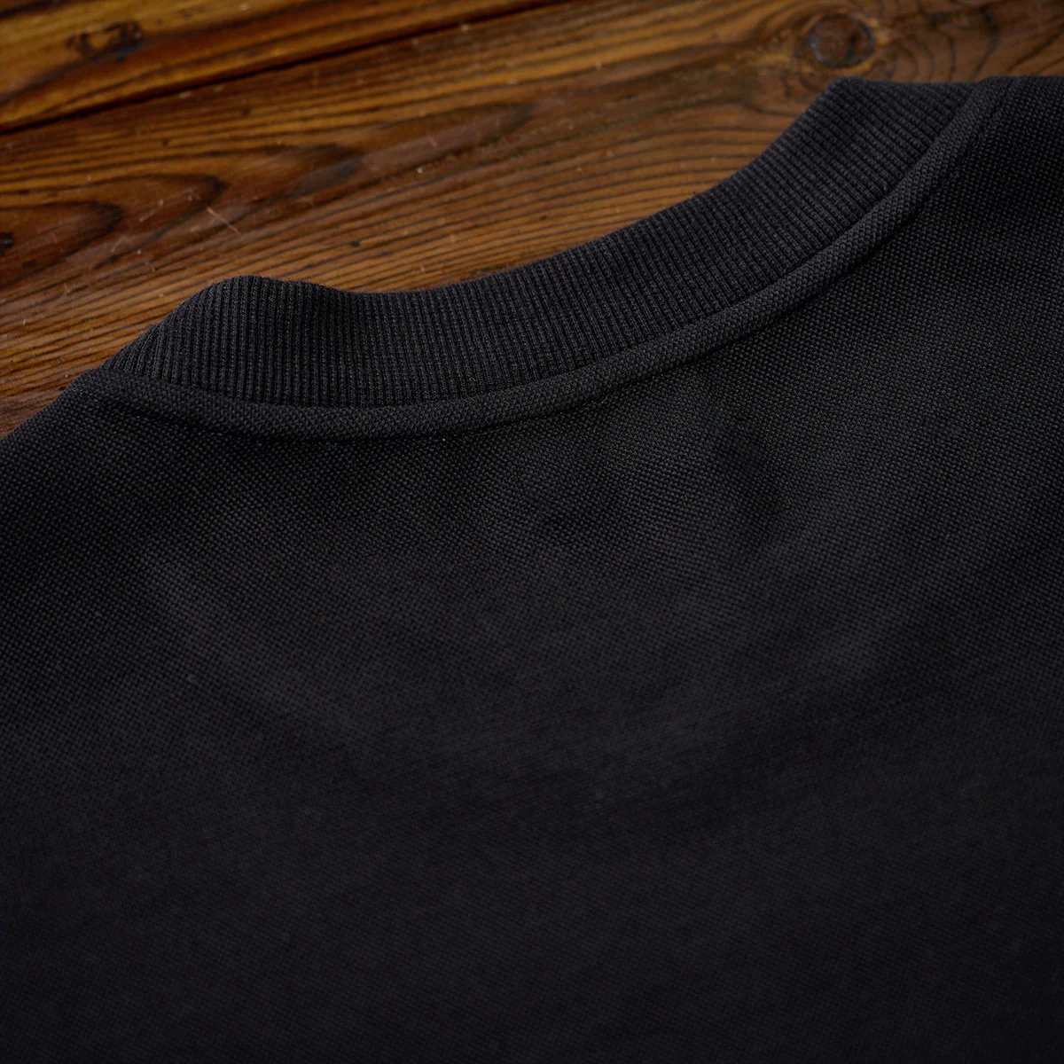 「雪山のスキーヤー」刺繍入り綿混紡切替長袖Tシャツ - Image 15