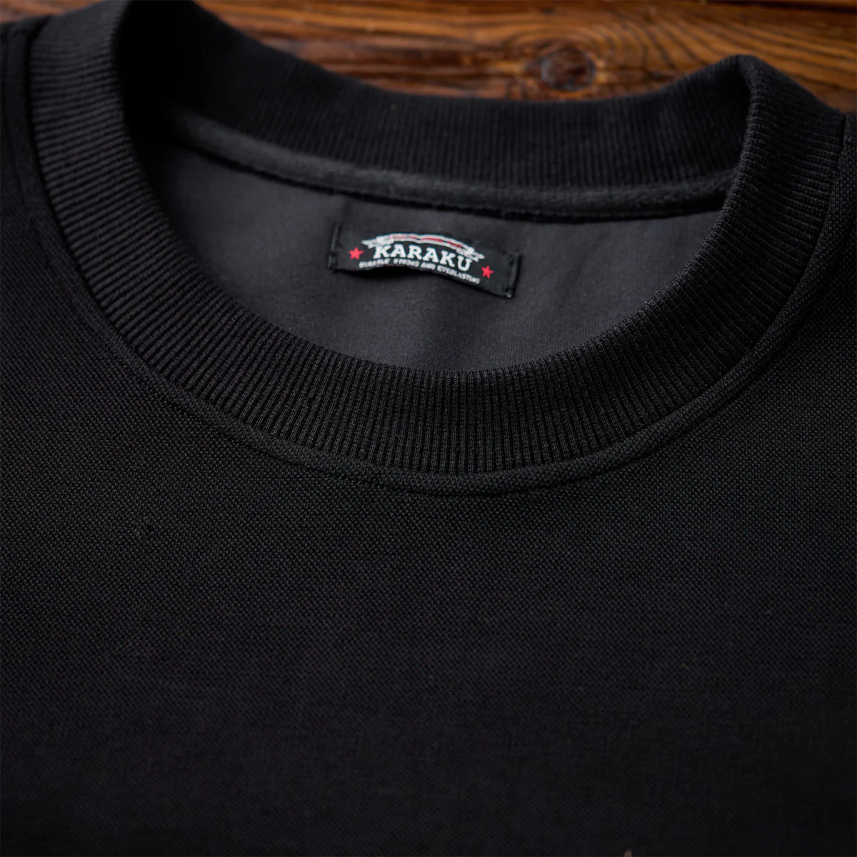 「雪山のスキーヤー」刺繍入り綿混紡切替長袖Tシャツ - Image 7