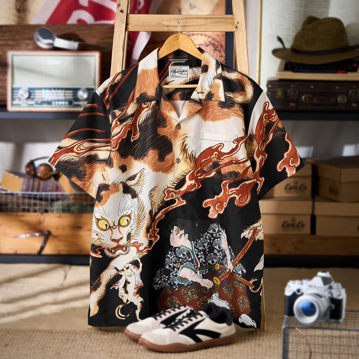 Karaku×Koma 「異形百物語」プリント入りアロハシャツ - Image 3