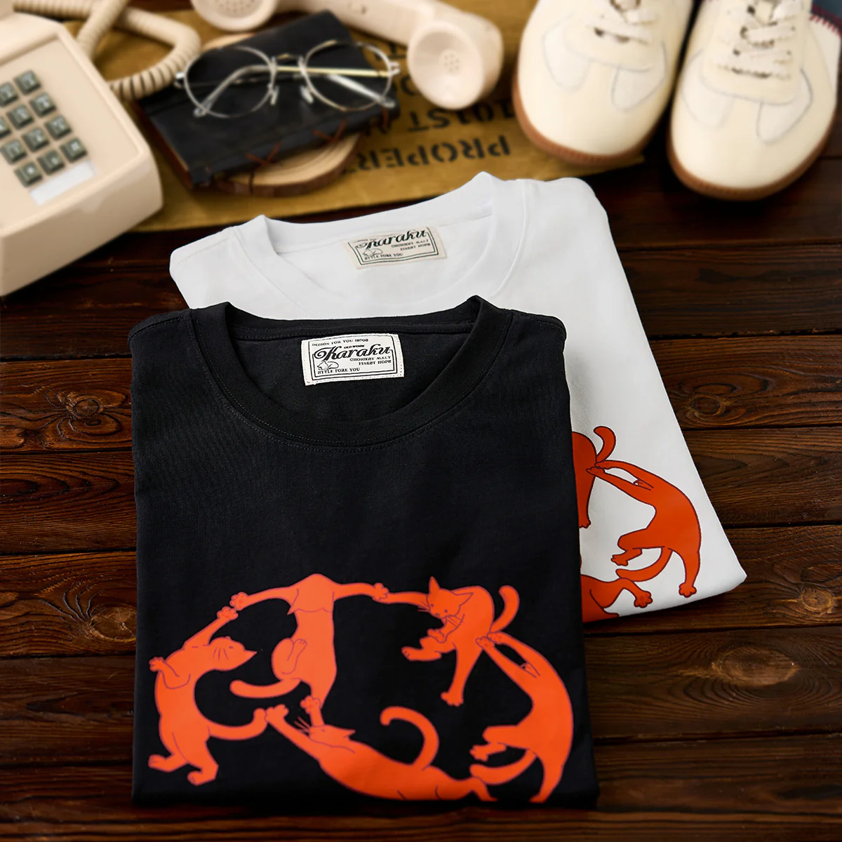 「KaraKu Art・Cat Dance」パロディ風プリントコットンTシャツ - Image 6