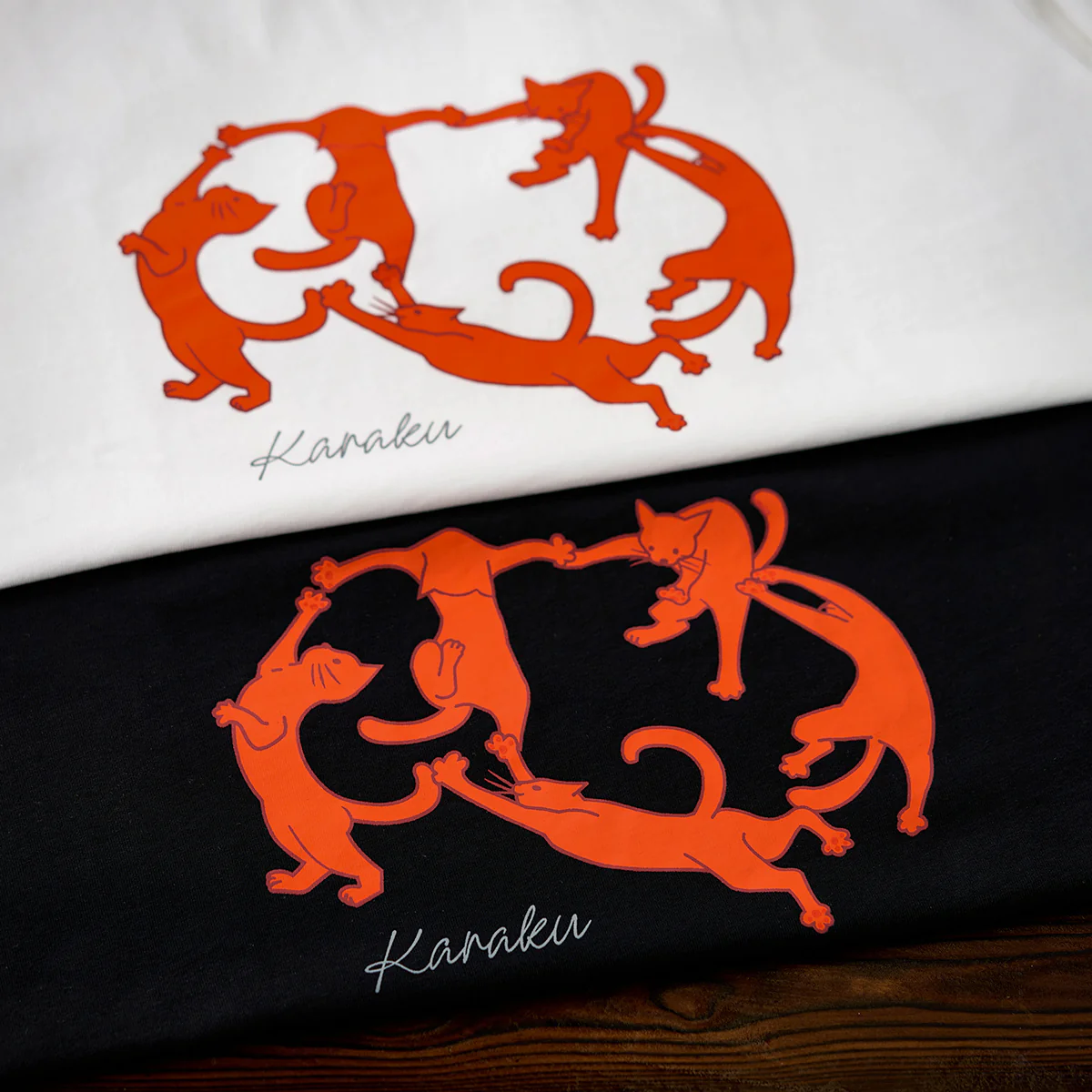 「KaraKu Art・Cat Dance」パロディ風プリントコットンTシャツ - Image 8