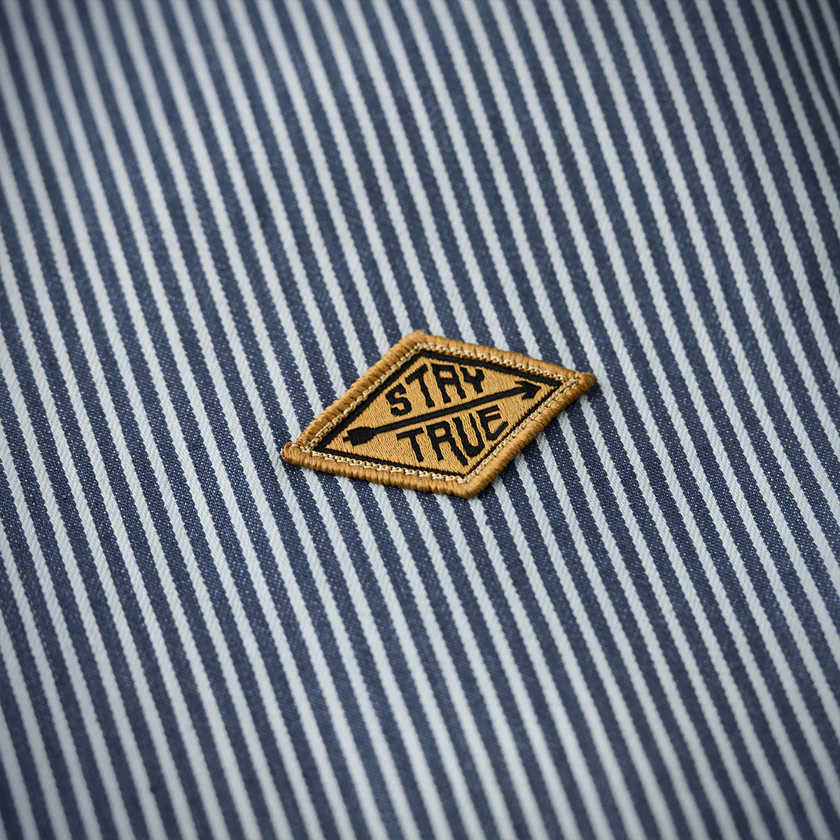 「stay true」刺繍　先染めストライプベースボール半袖シャツ - Image 9