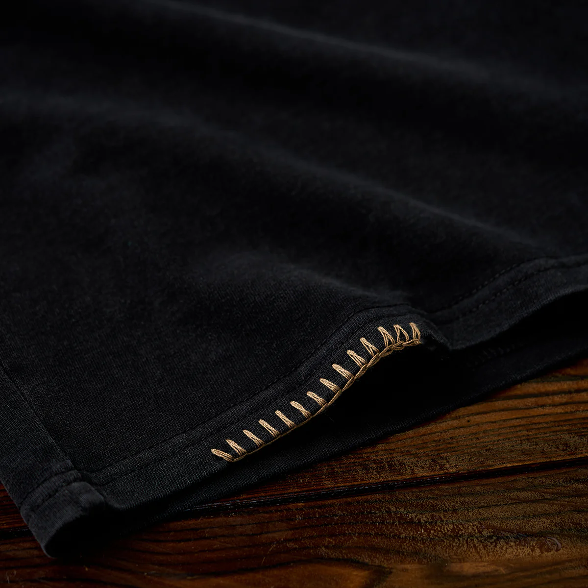 飾りステッチ ナバホ風のフェザープリントコットンTee - Image 14