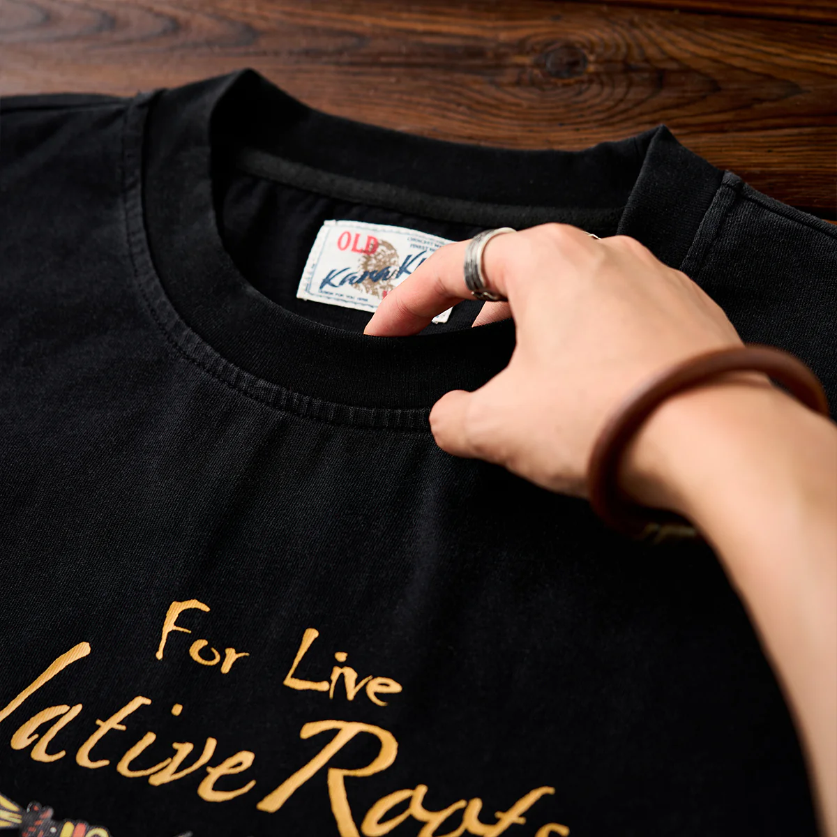 飾りステッチ ナバホ風のフェザープリントコットンTee - Image 8