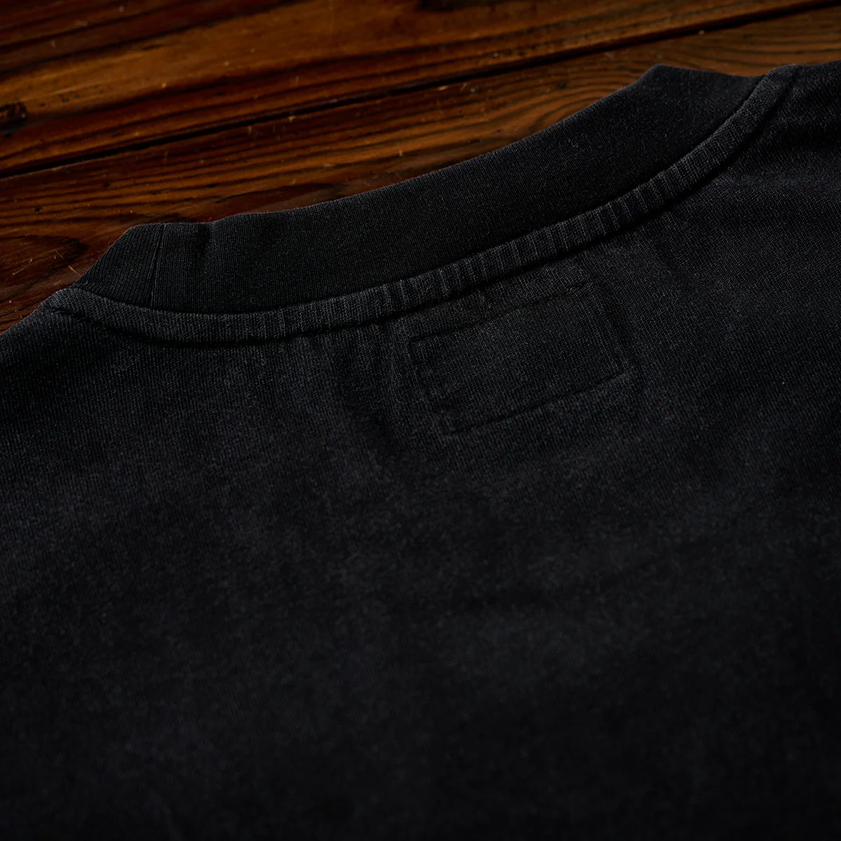 飾りステッチ ナバホ風のフェザープリントコットンTee - Image 9