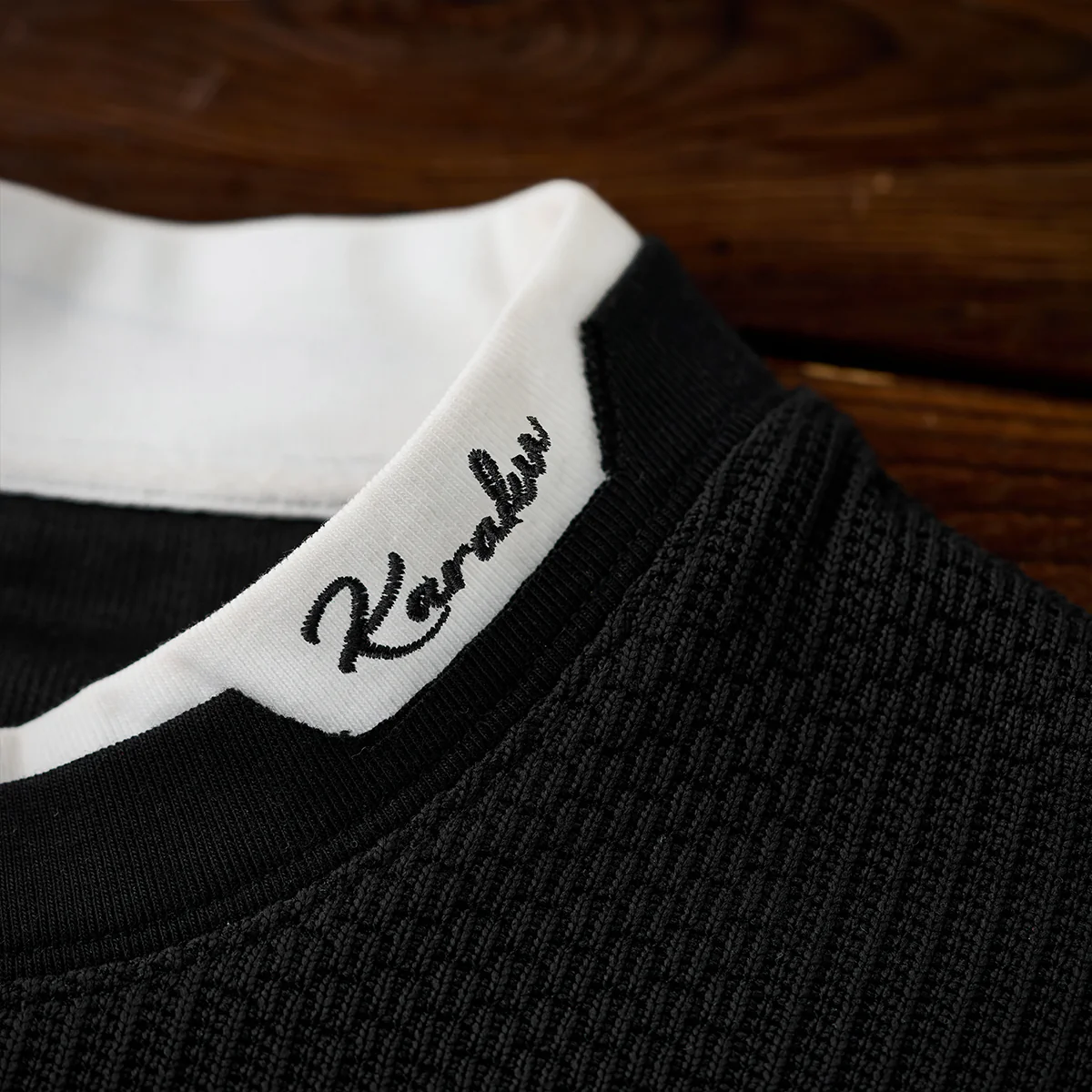 「KaraKu」ロゴ刺繍 フェイクレイヤードダイヤ柄ジャガードニットTee - Image 11