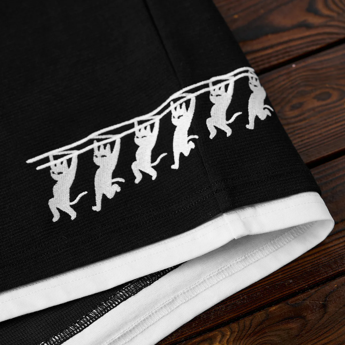 【予約】「猫のレスキュー隊」刺繡入り フェイクレイヤードミニワッフルTee - Image 11