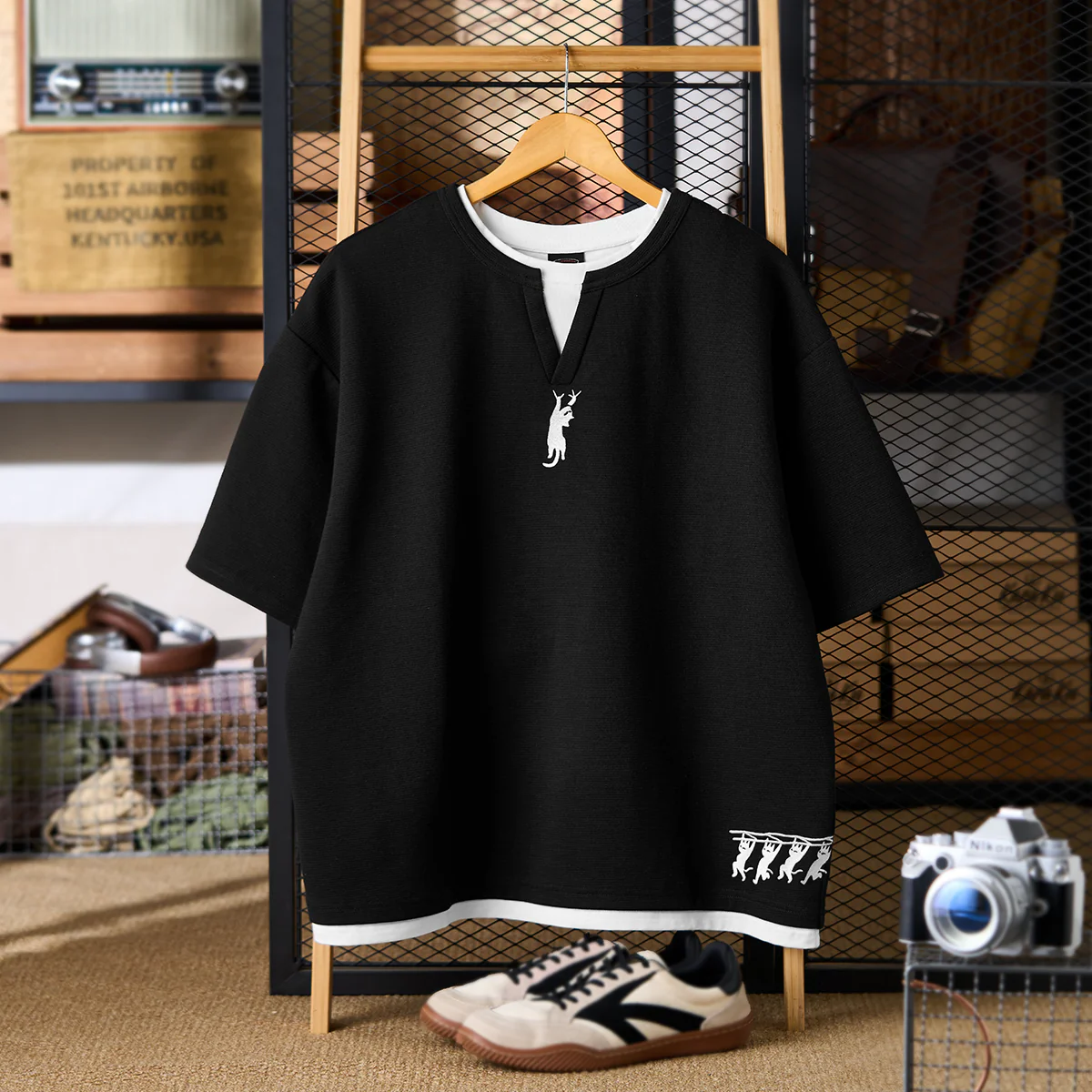 【予約】「猫のレスキュー隊」刺繡入り フェイクレイヤードミニワッフルTee - Image 3