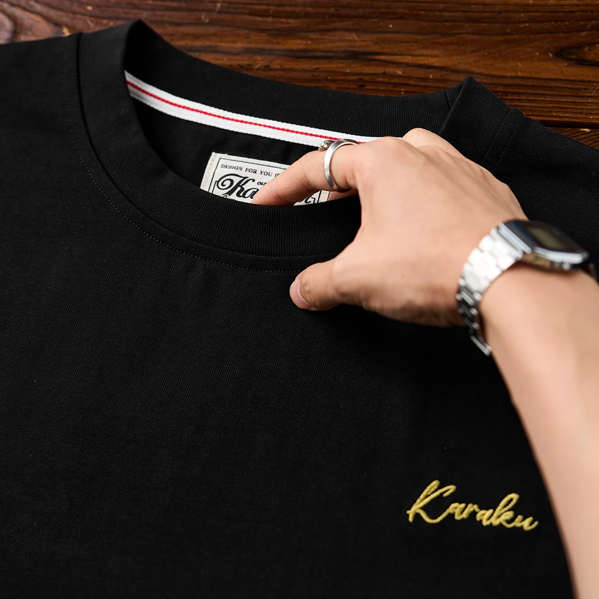 赤ヒモ付き 「猫と相棒武士」前後アシンメトリープリントコットンTシャツ - Image 8
