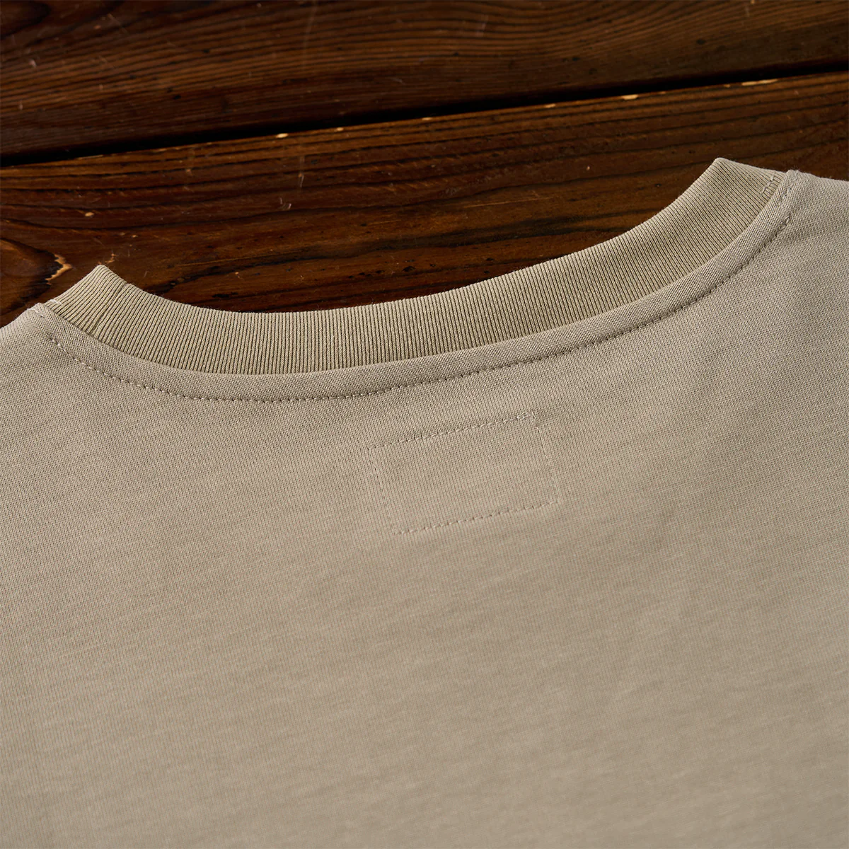 【予約】袖スエードパッチ　カンガルーポケット付きコットンTee - Image 6