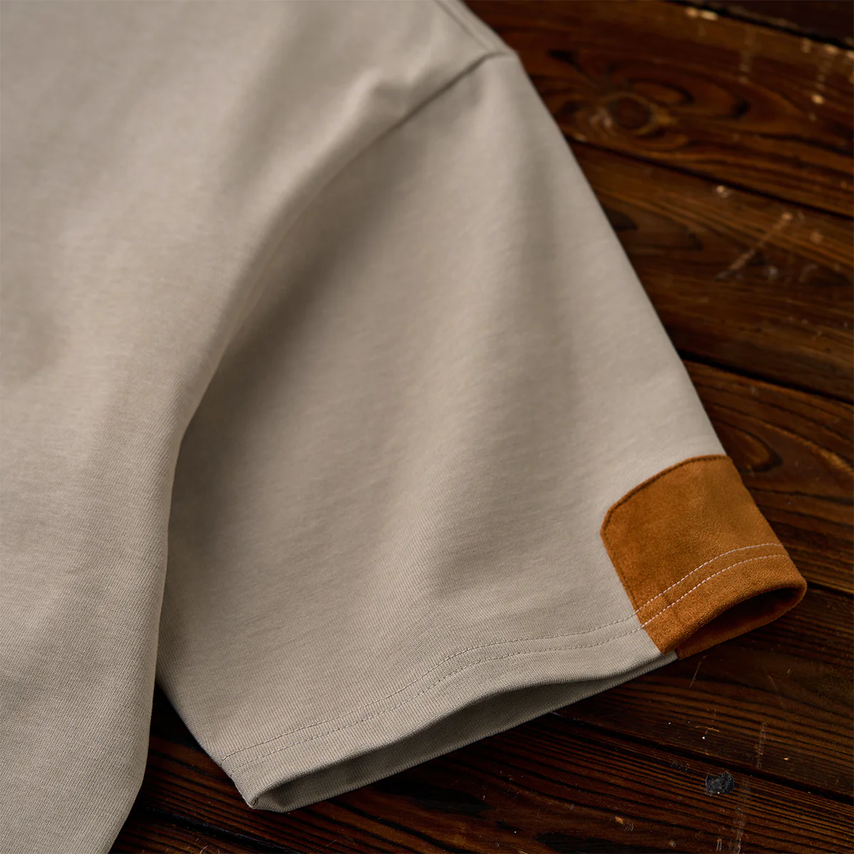 【予約】袖スエードパッチ　カンガルーポケット付きコットンTee - Image 8