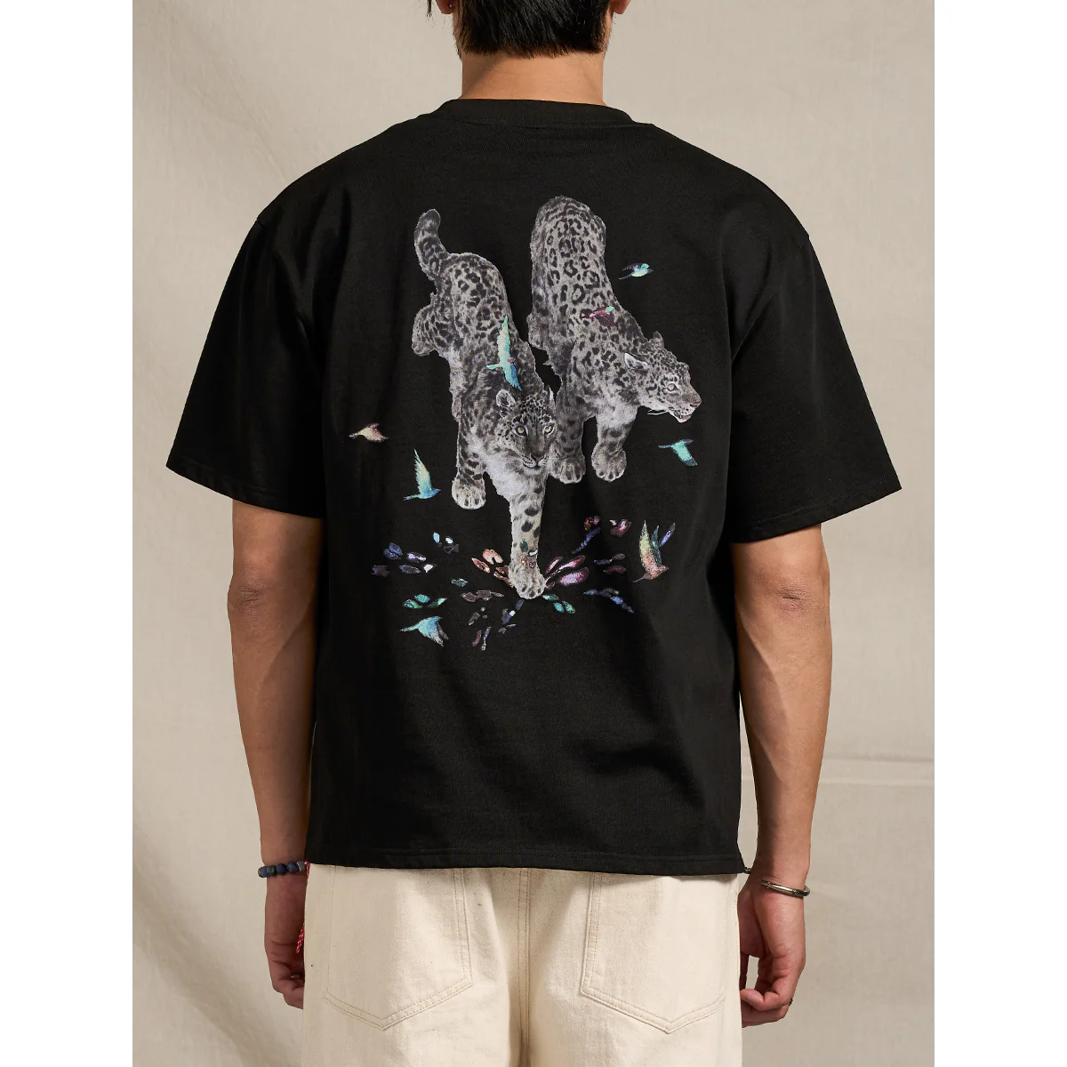 Karaku×川又聡「雪豹・足元に咲く色彩」プリント&Karaku刺繡入りコットンTee - Image 8