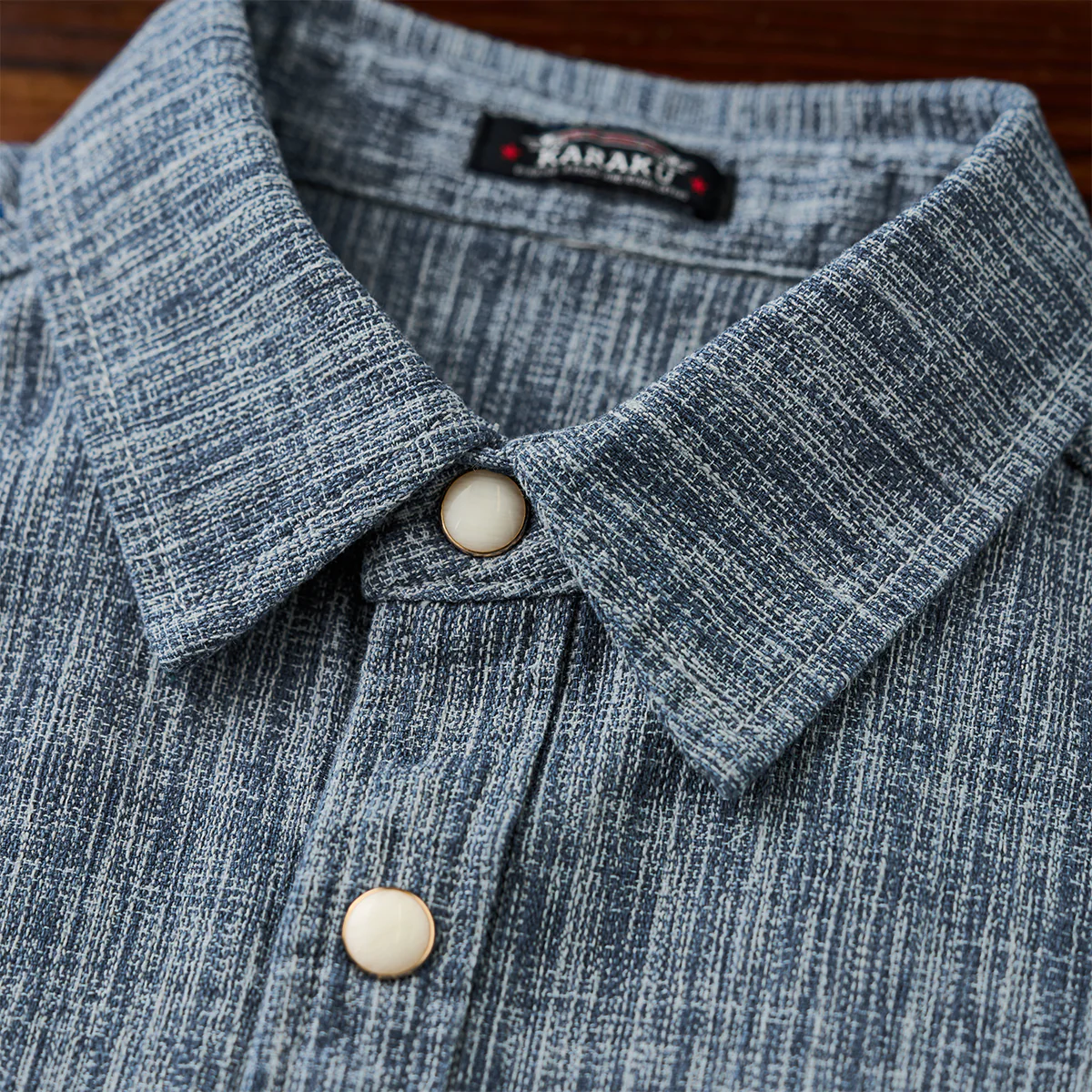オーダーメイドパール調ボタン付き　「Karaku」刺繍入り先染めワークシャツ - Image 11
