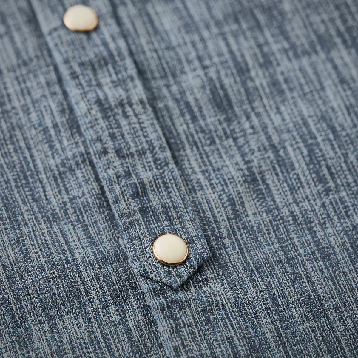 オーダーメイドパール調ボタン付き　「Karaku」刺繍入り先染めワークシャツ - Image 18