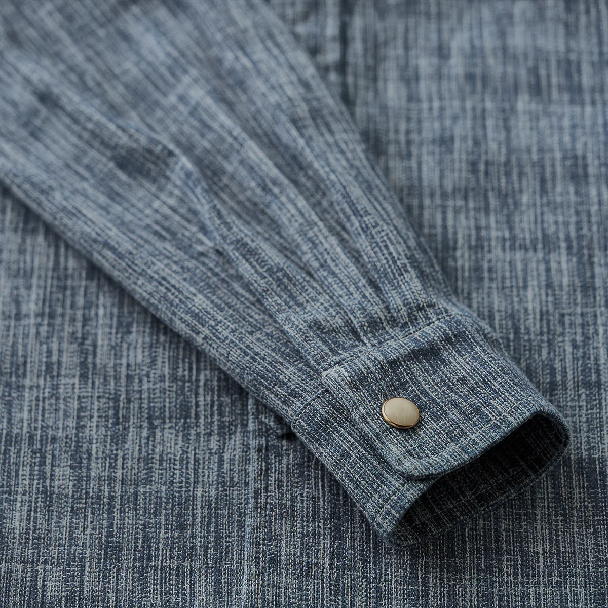 オーダーメイドパール調ボタン付き　「Karaku」刺繍入り先染めワークシャツ - Image 21