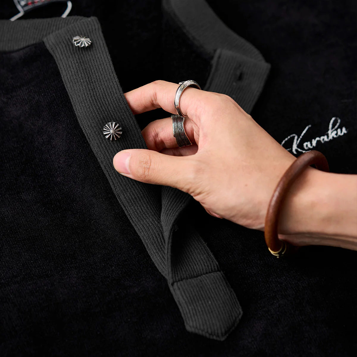 「KaraKu」刺繍入り　両面起毛フリースヘンリーネックスウェット - Image 7