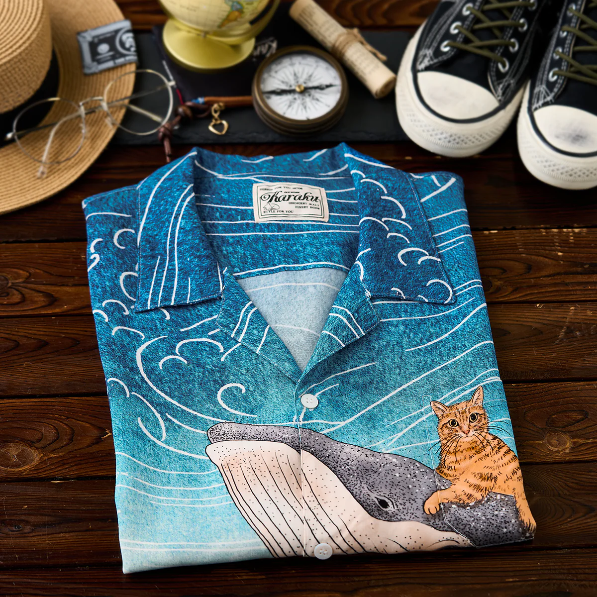 「KaraKux365CAT.ART」刺繡入り 鯨と泳ぐ猫 アロハシャツ - Image 5