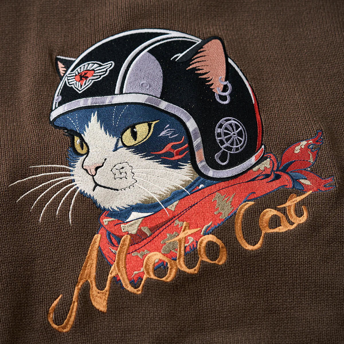 「ヘルメットを被った猫」刺繡&KaraKuロゴ刺繡入り ヘンリーネックニットセーター - Image 8