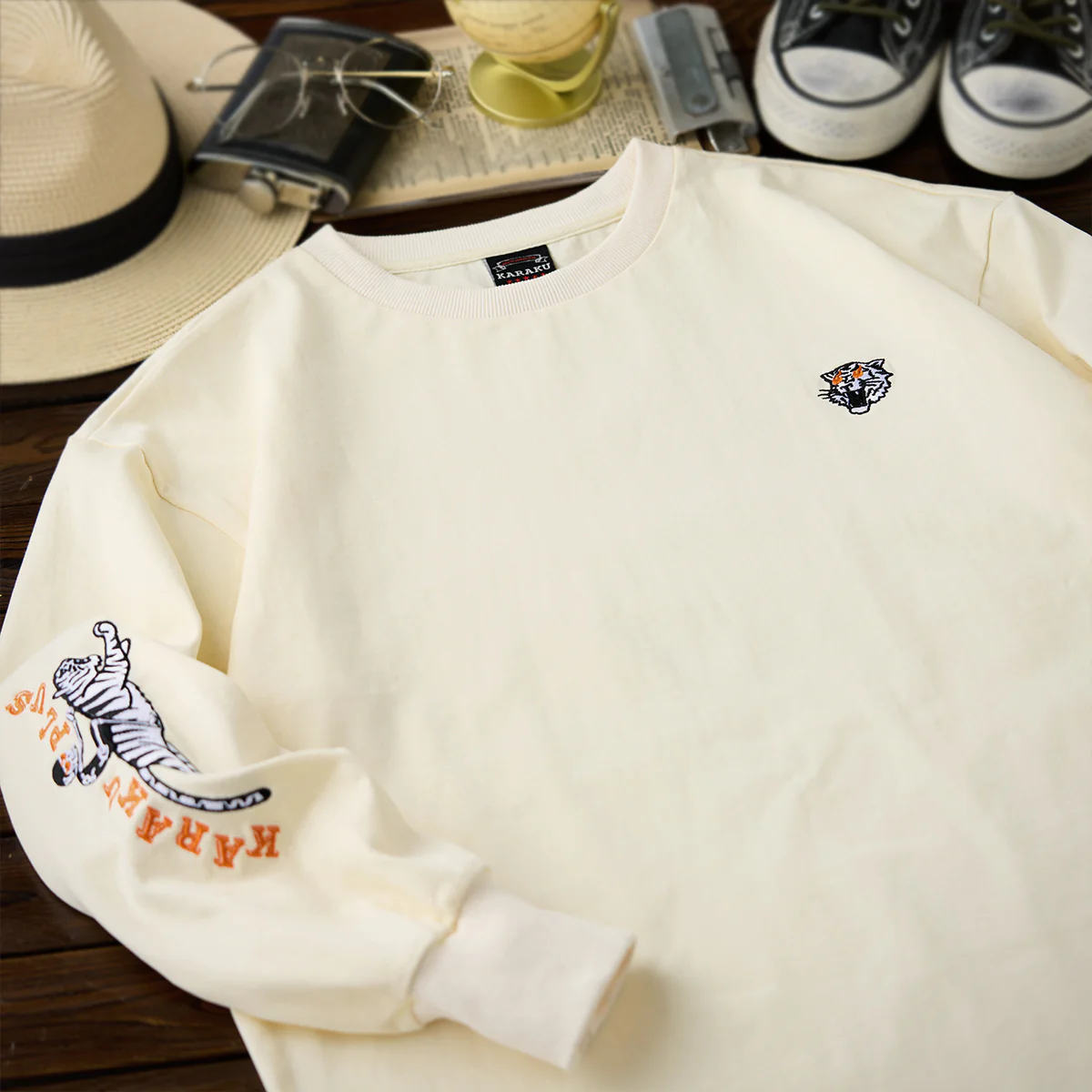 「ロアリングタイガー& スカルライダーズ」刺繍入りコットンロングTシャツ - Image 4