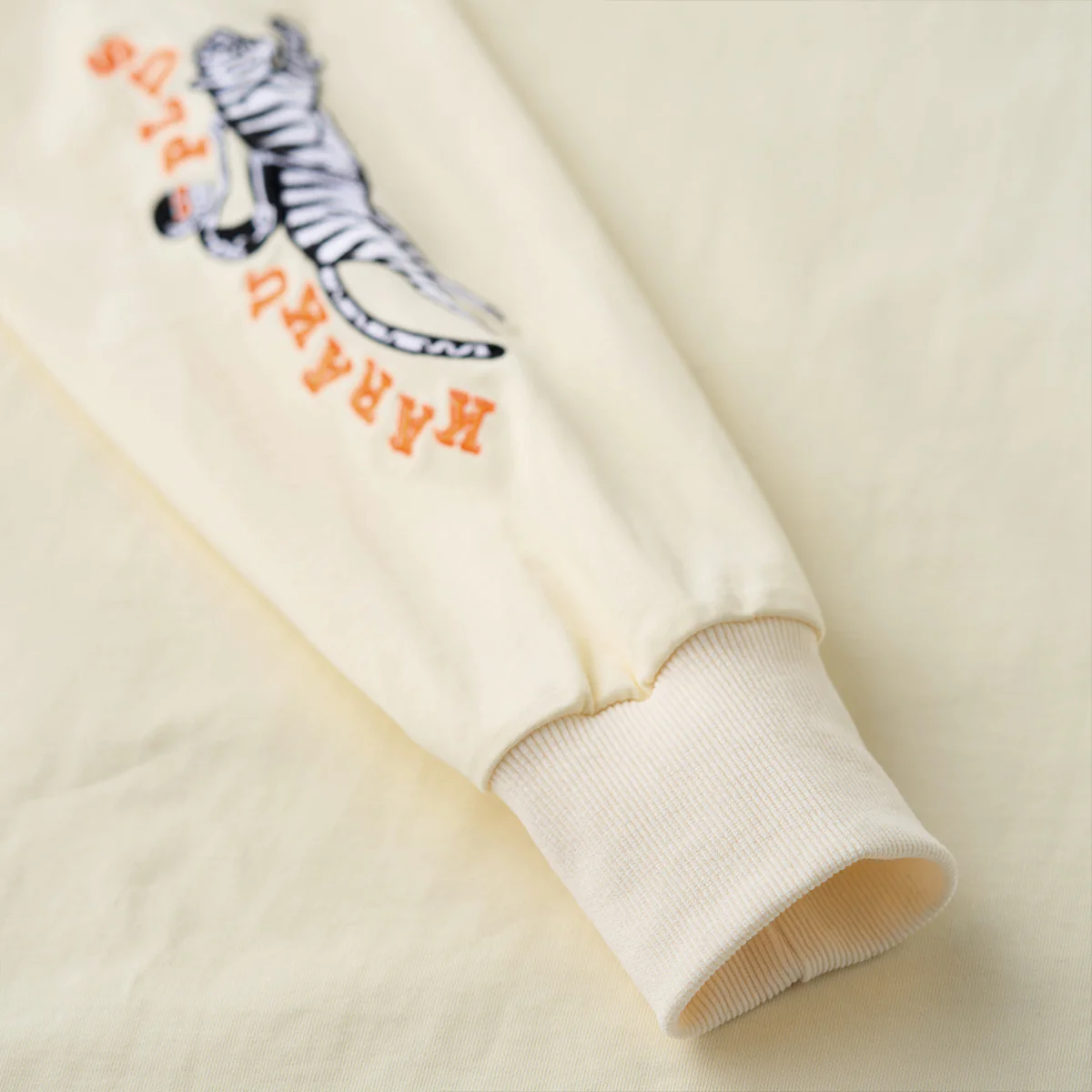 「ロアリングタイガー& スカルライダーズ」刺繍入りコットンロングTシャツ - Image 8