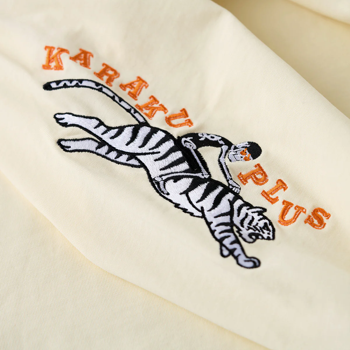 「ロアリングタイガー& スカルライダーズ」刺繍入りコットンロングTシャツ - Image 9