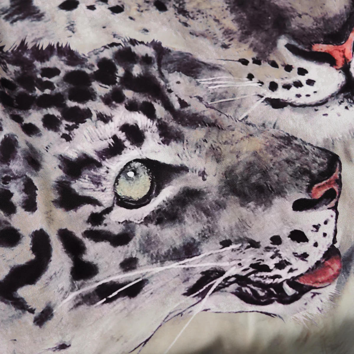 Karaku×川又聡「Snow leopard 雪豹」プリント入りオープンカラーシャツ - Image 14