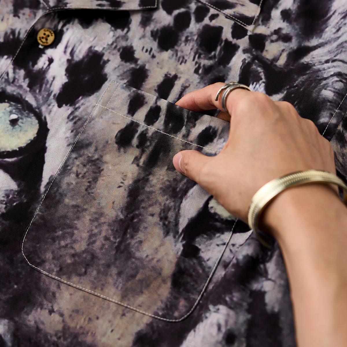 Karaku×川又聡「Snow leopard 雪豹」プリント入りオープンカラーシャツ - Image 15