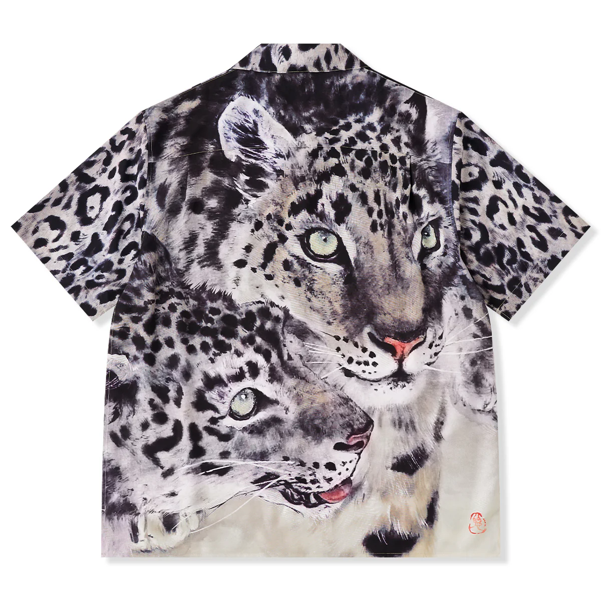 Karaku×川又聡「Snow leopard 雪豹」プリント入りオープンカラーシャツ - Image 2