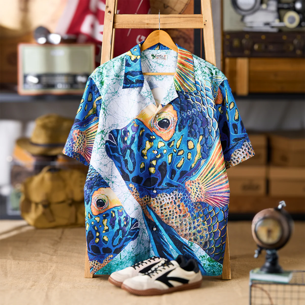 KARAKU×彩蘭弥「アデャッコ-The blueface angelfish」アロハシャツ - Image 4