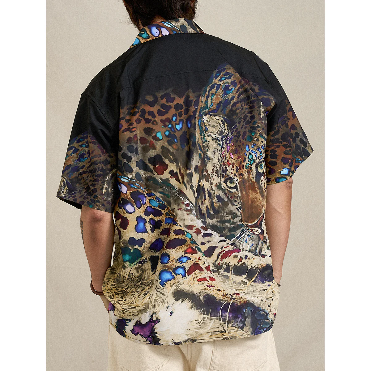 Karaku×川又聡「夢豹」ターコイズ調ボタン付きオープンカラーシャツ - Image 9