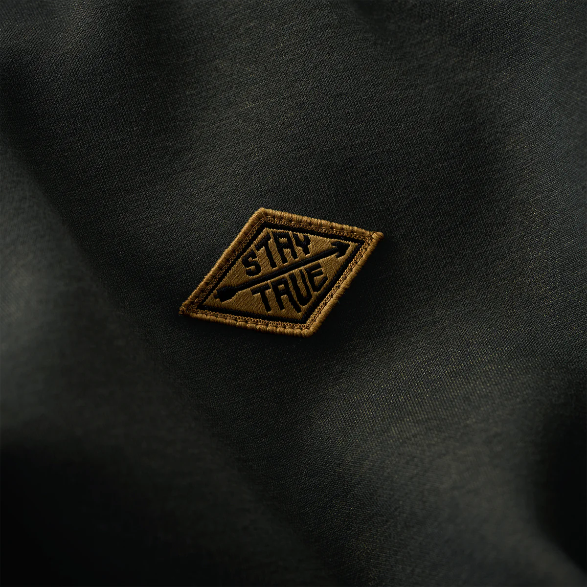 「STAY TRUE」刺繍ワッペン　多機能・裏ボアフード付きスウェット - Image 11
