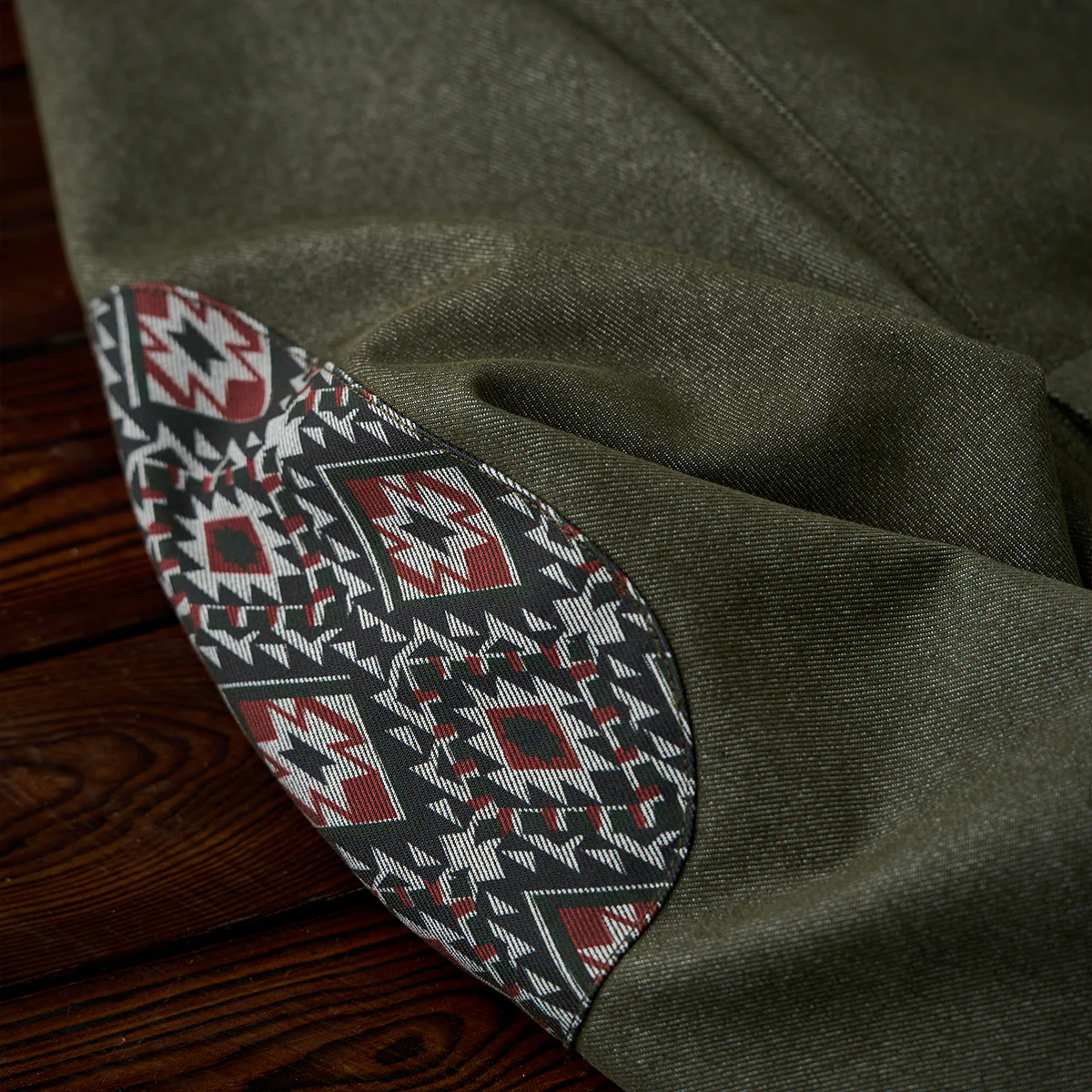 「KaraKu」ロゴ刺繡　裏ナバホ調柄・肘パッチハーフジップデニムスウェット - Image 10