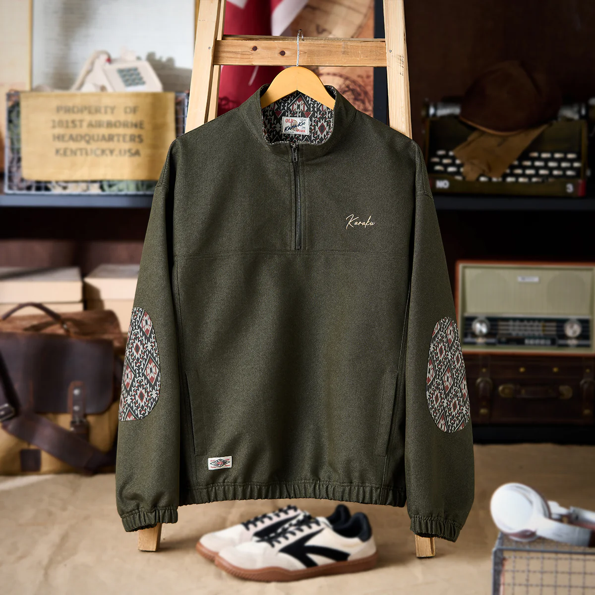「KaraKu」ロゴ刺繡　裏ナバホ調柄・肘パッチハーフジップデニムスウェット - Image 3