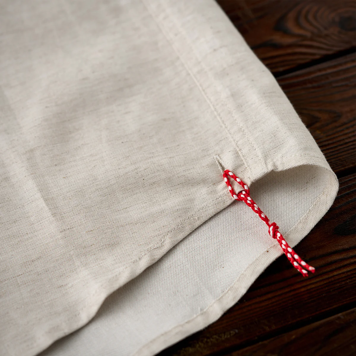 赤ヒモ付き Karaku刺繍入りテンセル×リネン混紡長袖シャツ - Image 17