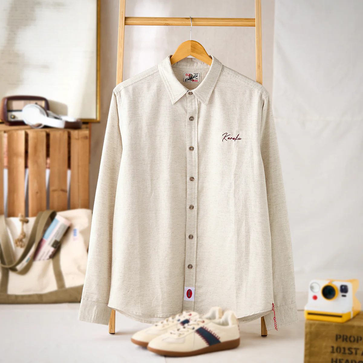 赤ヒモ付き Karaku刺繍入りテンセル×リネン混紡長袖シャツ - Image 3