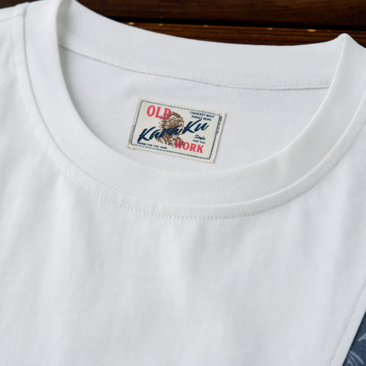 フェイクデニムペイズリー柄パッチ切替コットンTシャツ - Image 9
