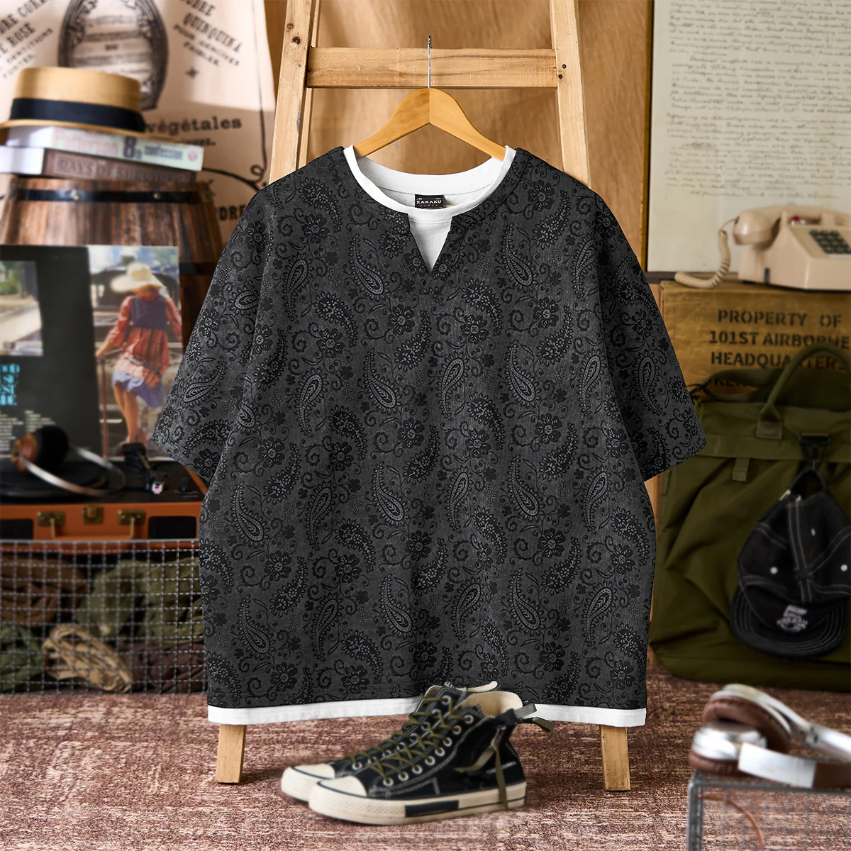 フェイクレイヤード仕様　Vネックペイズリー総柄コットンTシャツ - Image 3