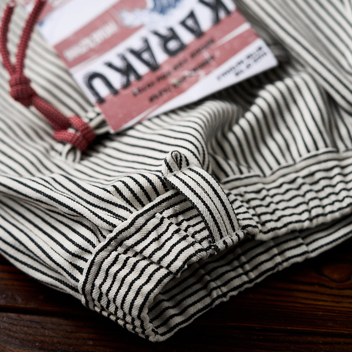 KRK刺繍入り 裾ドローコード付きストライプ柄イージーパンツ - Image 16