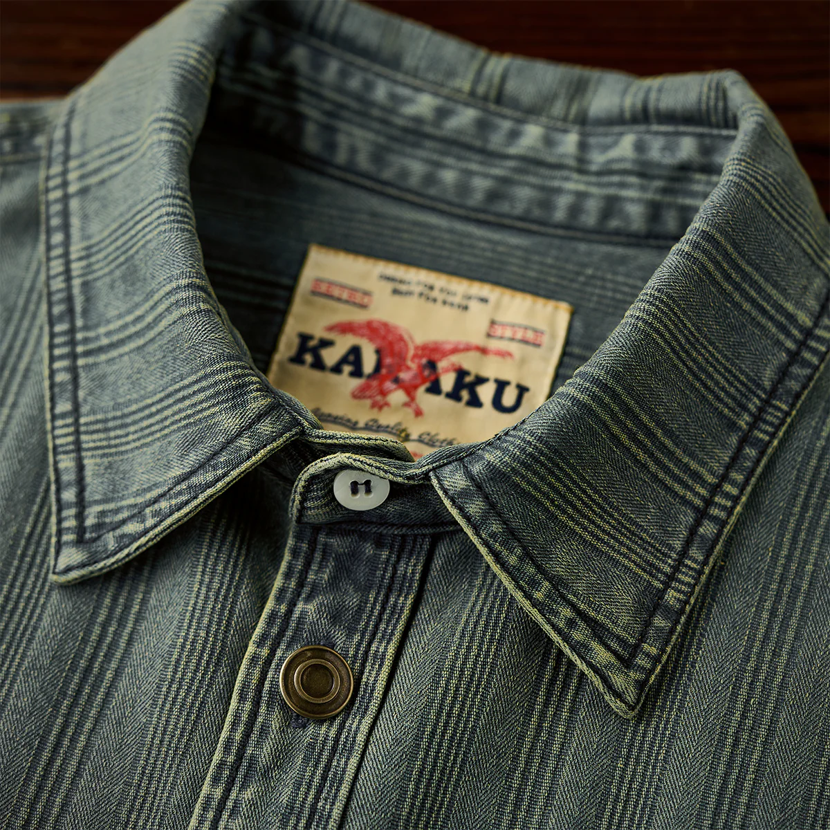 「STAY TRUE」刺繍ワッペン ストライプテクスチャー長袖デニムシャツ - Image 6