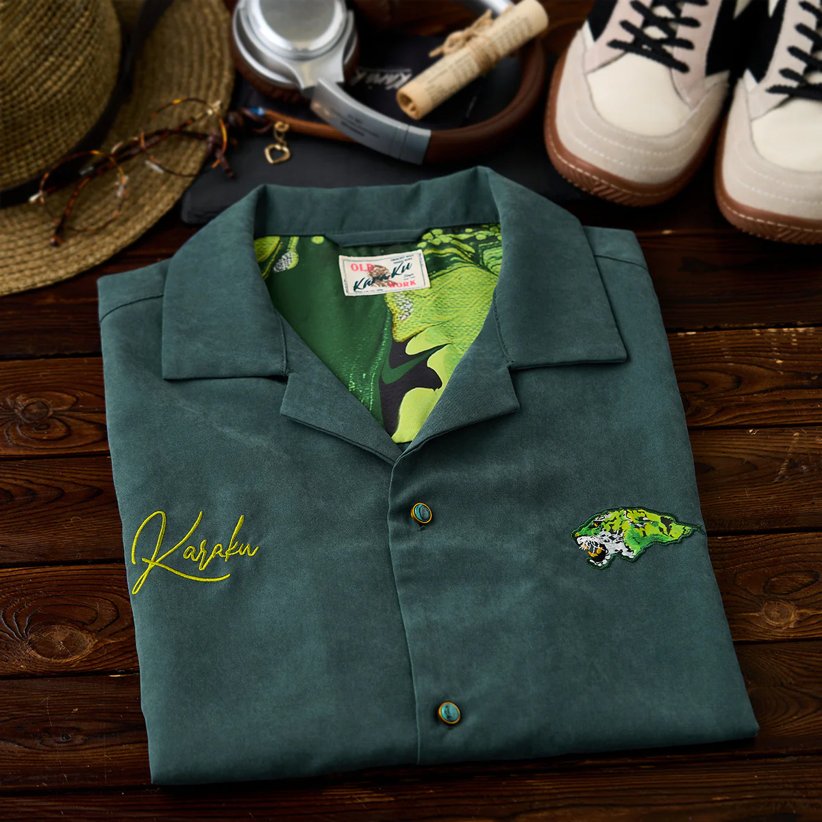 KARAKU×田中ラオウ「Green drift」虎刺繍入り　ピーチスキンキューバカラーシャツ - Image 5