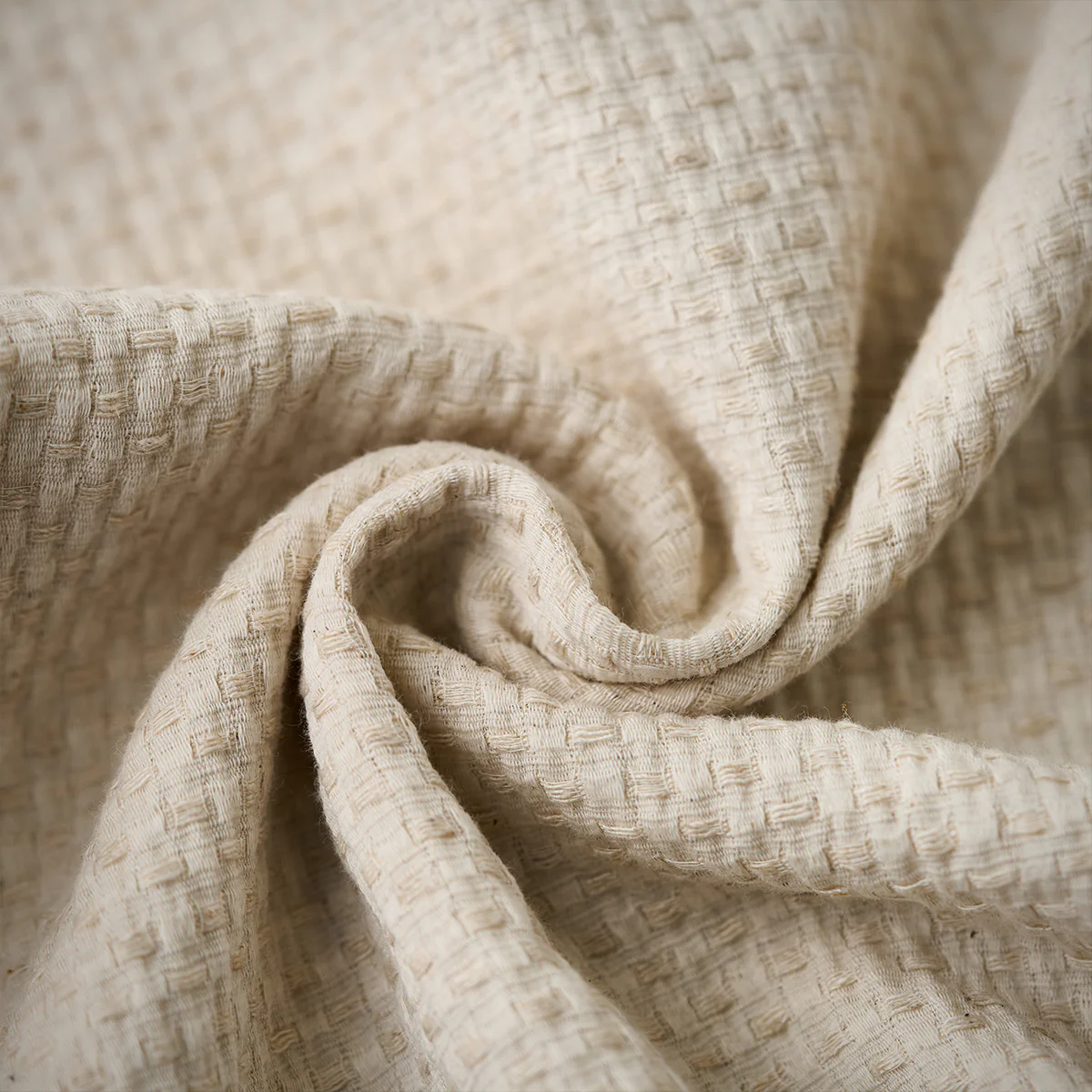 紅白ヒモ付き　「KaraKu」刺繍入りレッドアゲート調ボタン付き綿麻シャツ - Image 18