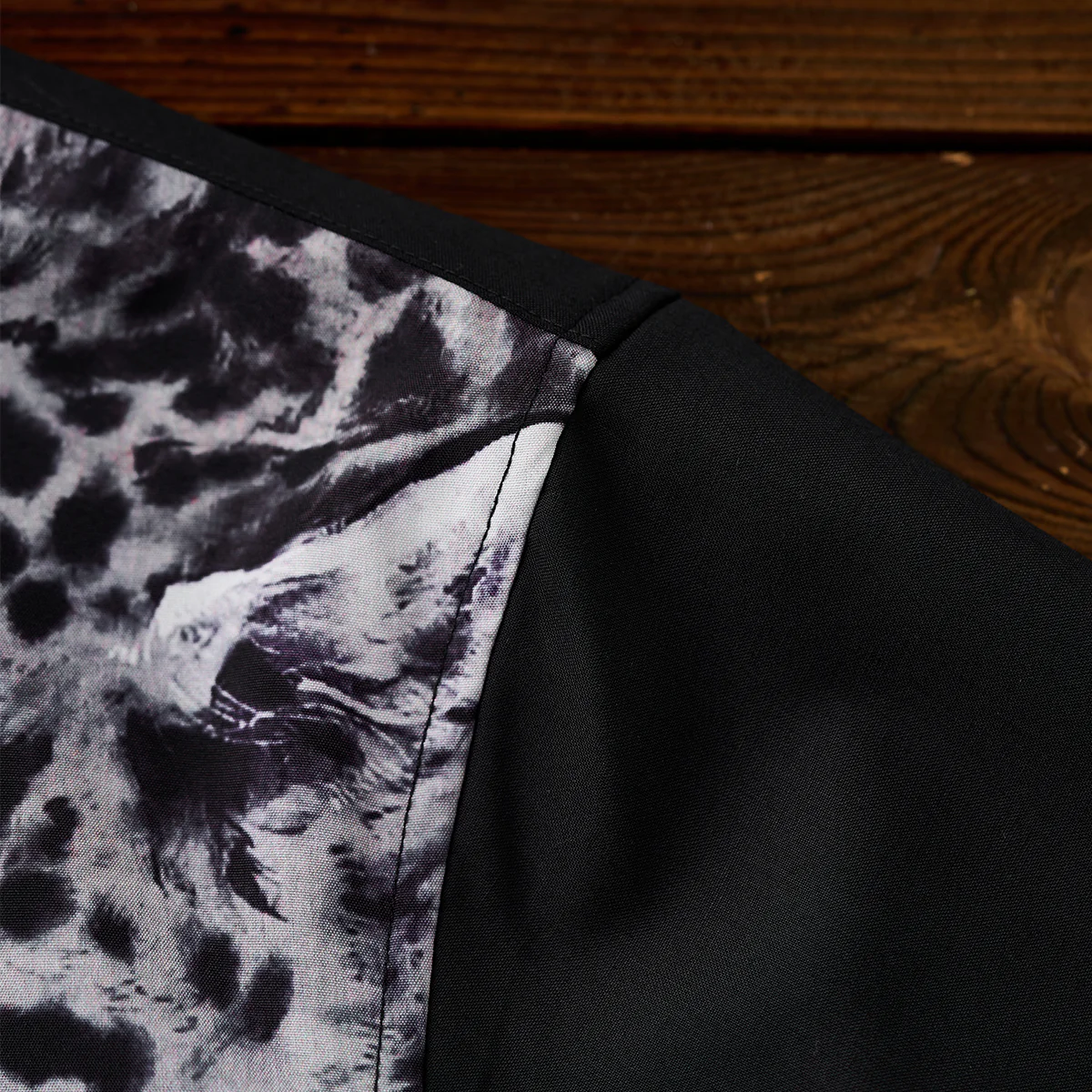 Karaku×川又聡「Snow leopard 雪豹」プリント切替オープンカラーシャツ - Image 13