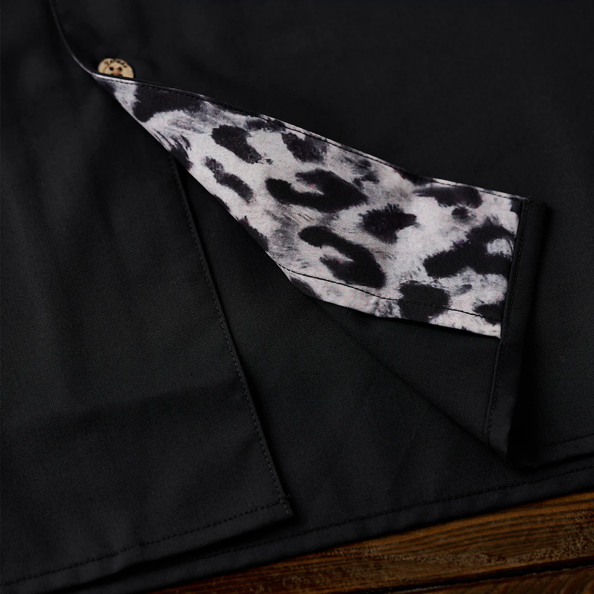 Karaku×川又聡「Snow leopard 雪豹」プリント切替オープンカラーシャツ - Image 16