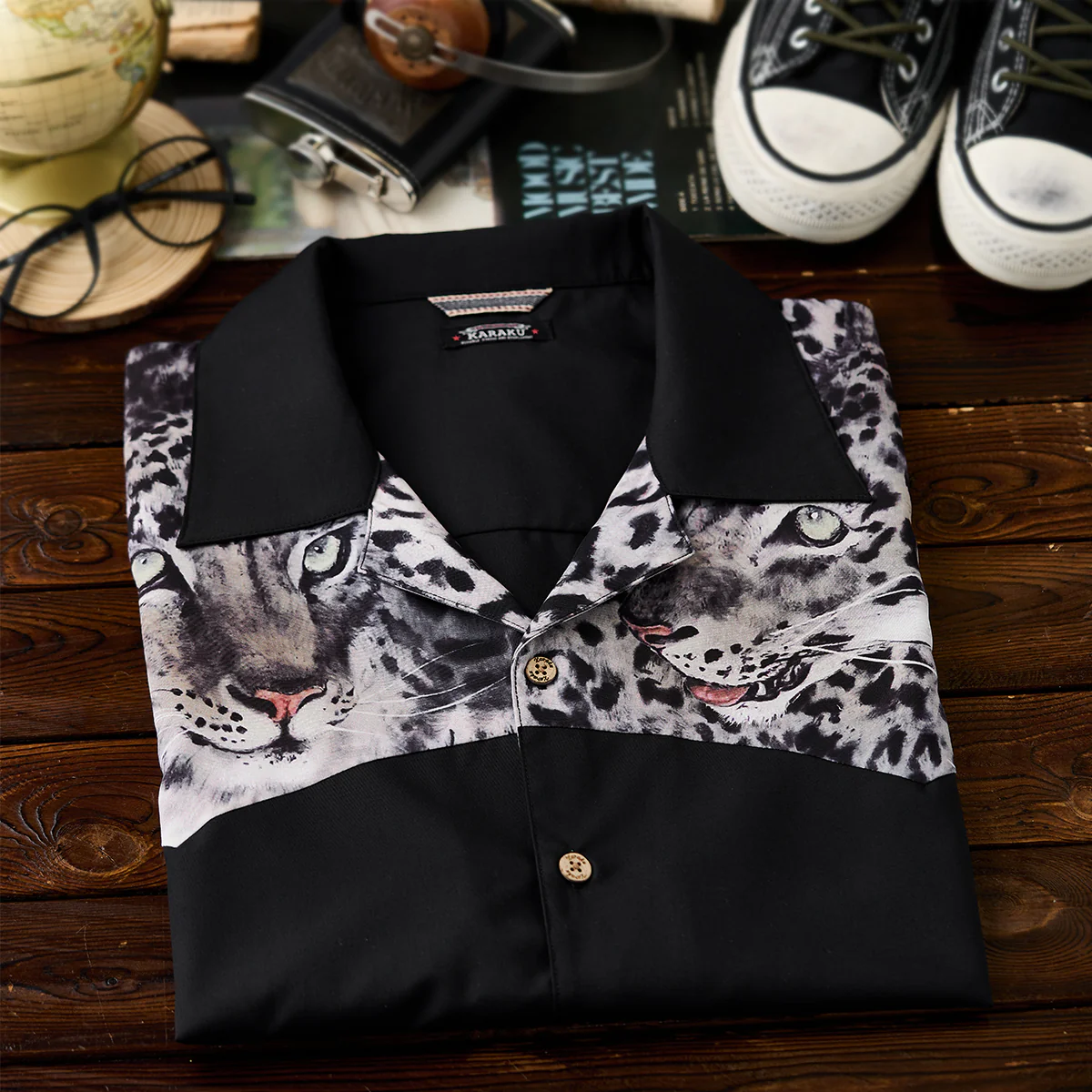 Karaku×川又聡「Snow leopard 雪豹」プリント切替オープンカラーシャツ - Image 5